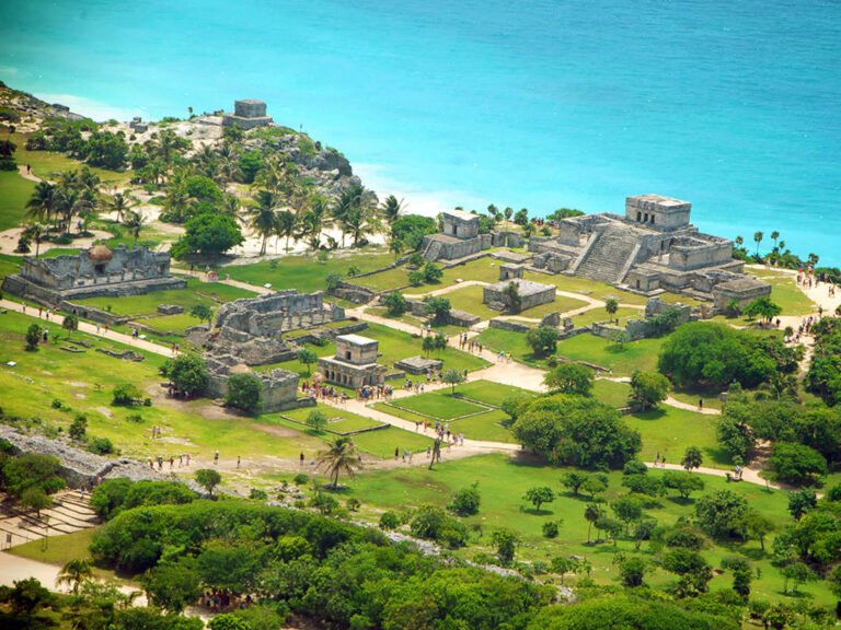 Explora Tulum: Un Viaje Inolvidable a las Ruinas Mayas y un Chapuzón en un Cenote Sagrado