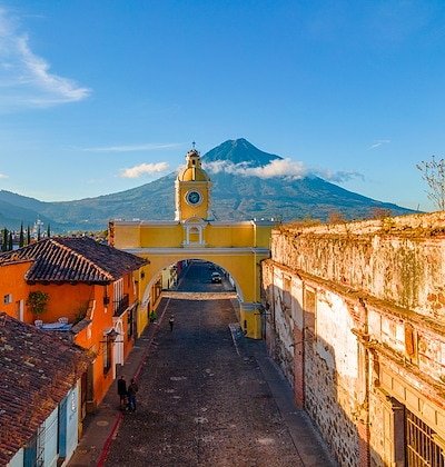Descubre la Antigua Colonial con un Recorrido Cultural Privado a Pie
